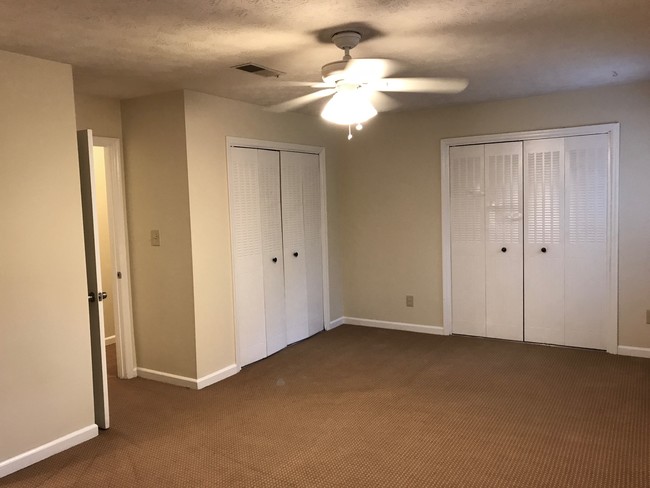 Building Photo - 330 Winding River Dr