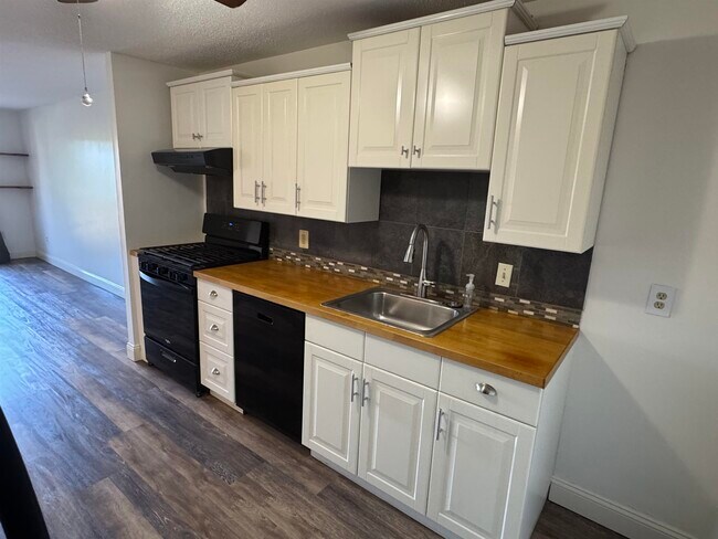 Building Photo - 136 Mammoth Rd