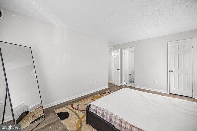 Building Photo - 3808 Laramie Pl