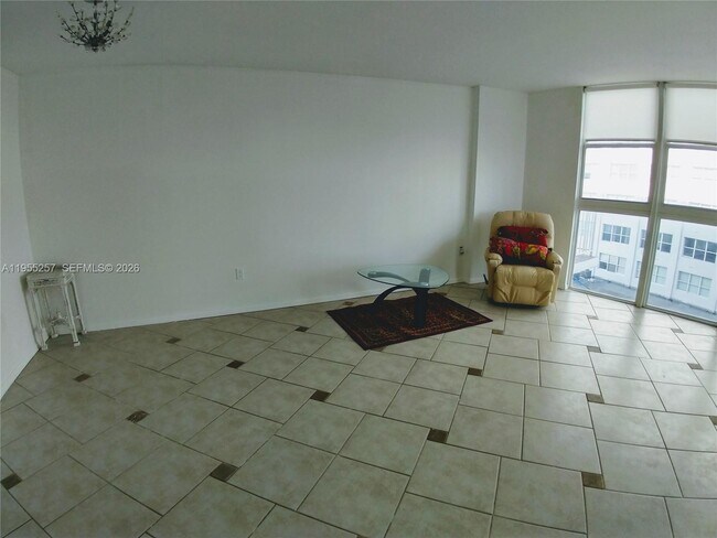 Building Photo - 1228 West Ave