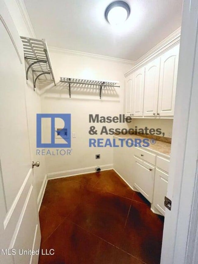 Building Photo - 3 bedroom/2 bath house in 042 Brandon!