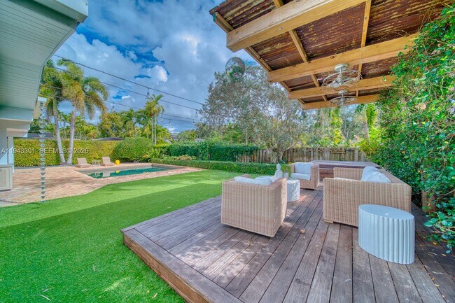 Building Photo - 7621 SW 65th Pl