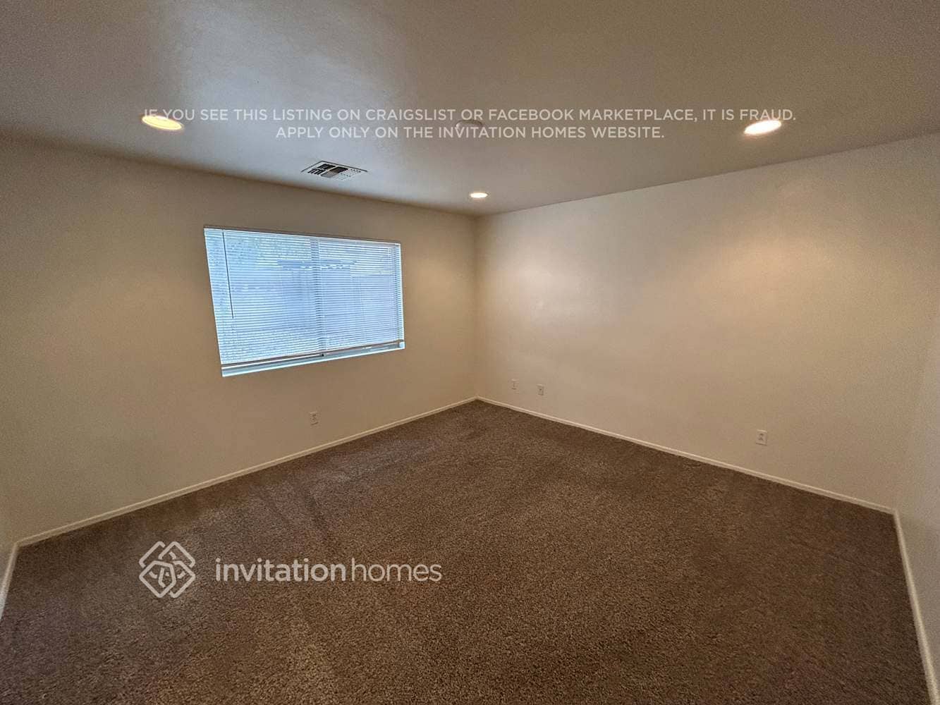 Building Photo - 5903 S 32nd Ln