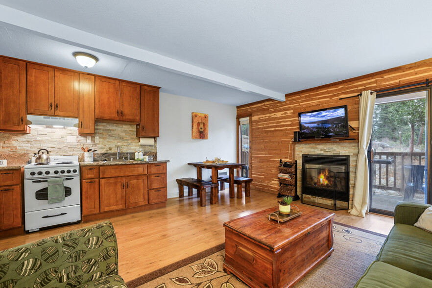 Building Photo - 1300 Regency Way