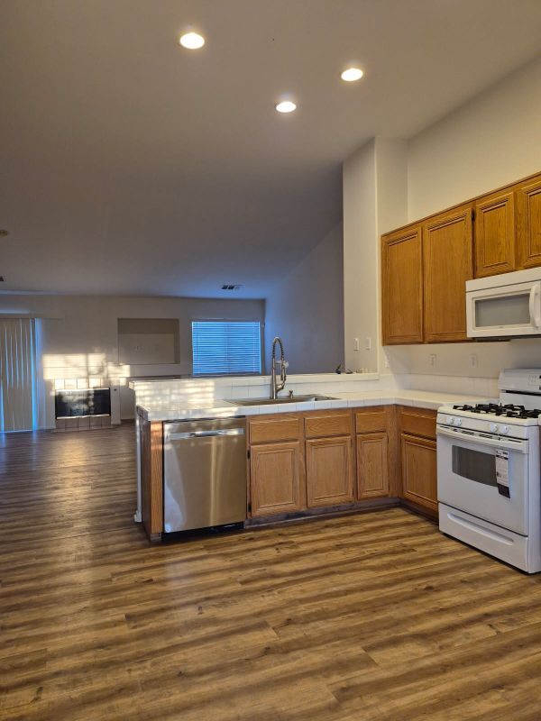 Building Photo - 10620 Cactus Dr