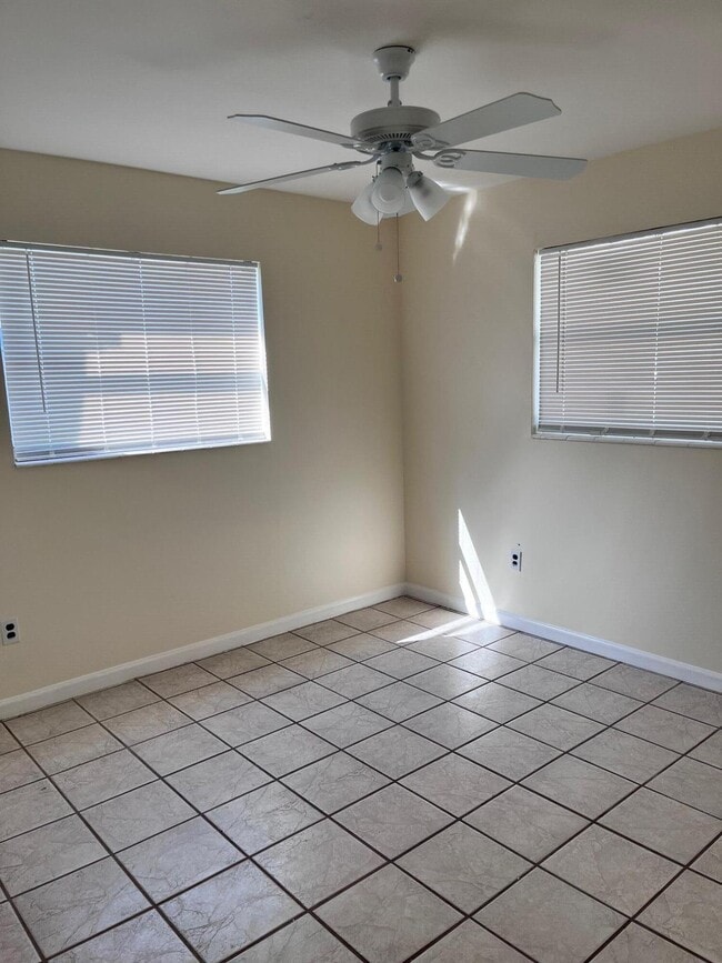 Building Photo - 2213 2nd St SW