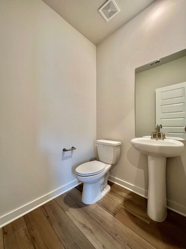 Building Photo - 5 Bed, 3.5 Bath Home w/ 2 Car Garage in Harvest Point