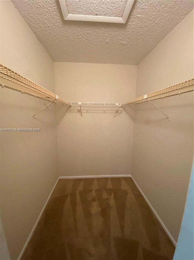 Building Photo - 7630 Westwood Dr