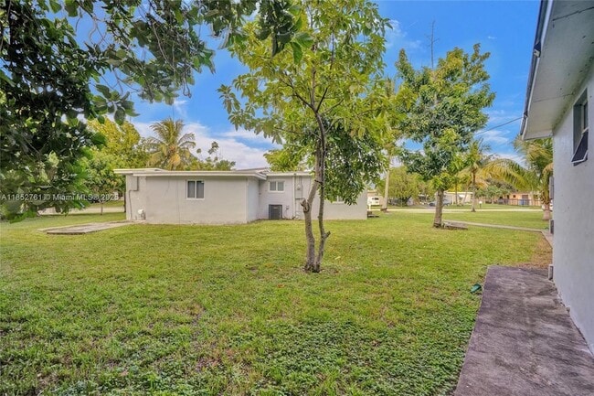 Building Photo - 3800 SW 58th Terrace