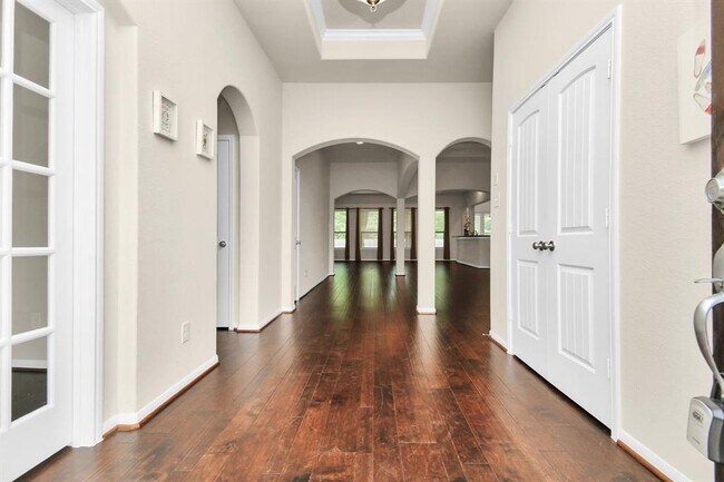Building Photo - 1122 Boxwood Dr
