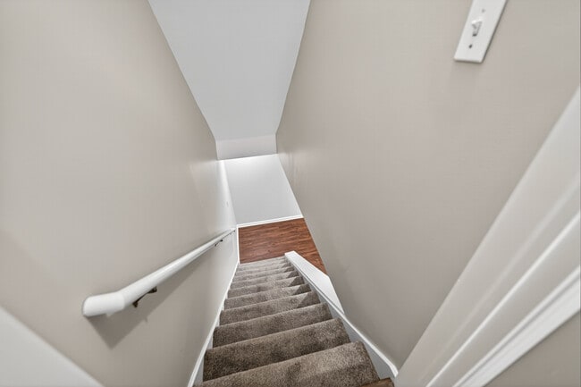 Building Photo - 212 Amherst Ct