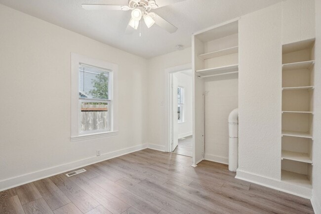 Building Photo - Charming 2 bed 1 bath Bungalow