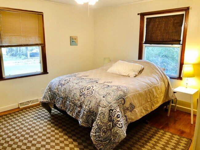 Building Photo - 606 S Webber St