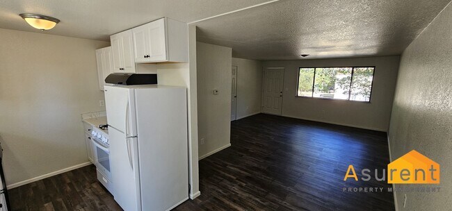 Building Photo - Fully Remodeled Duplex Available Soon!
