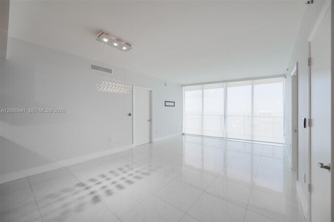 Building Photo - 495 Brickell Ave
