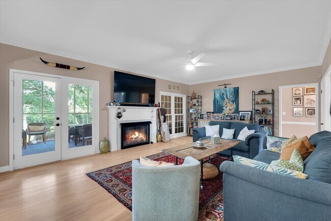 Building Photo - Beautiful Home in the Heart of Greenville