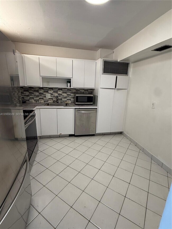 Building Photo - 2801 NE 183rd St