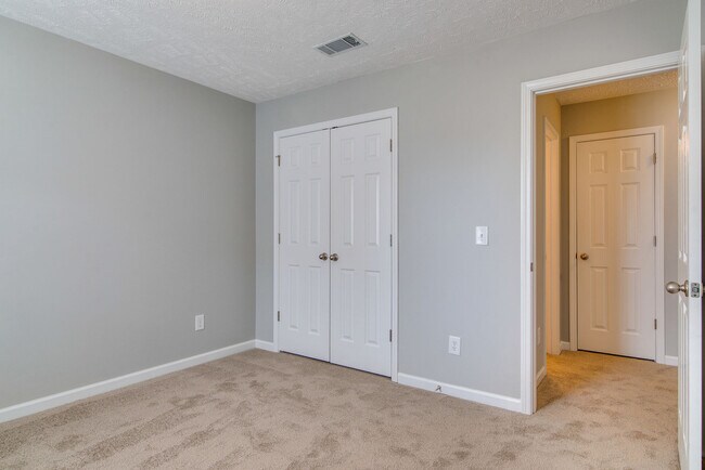 Building Photo - 3 BR/2.5 BA Villas at Concord Place Townho...