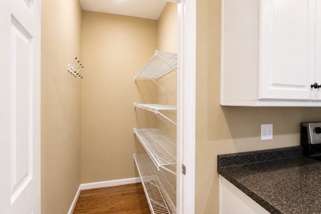 Building Photo - 899 Magnolia Ct