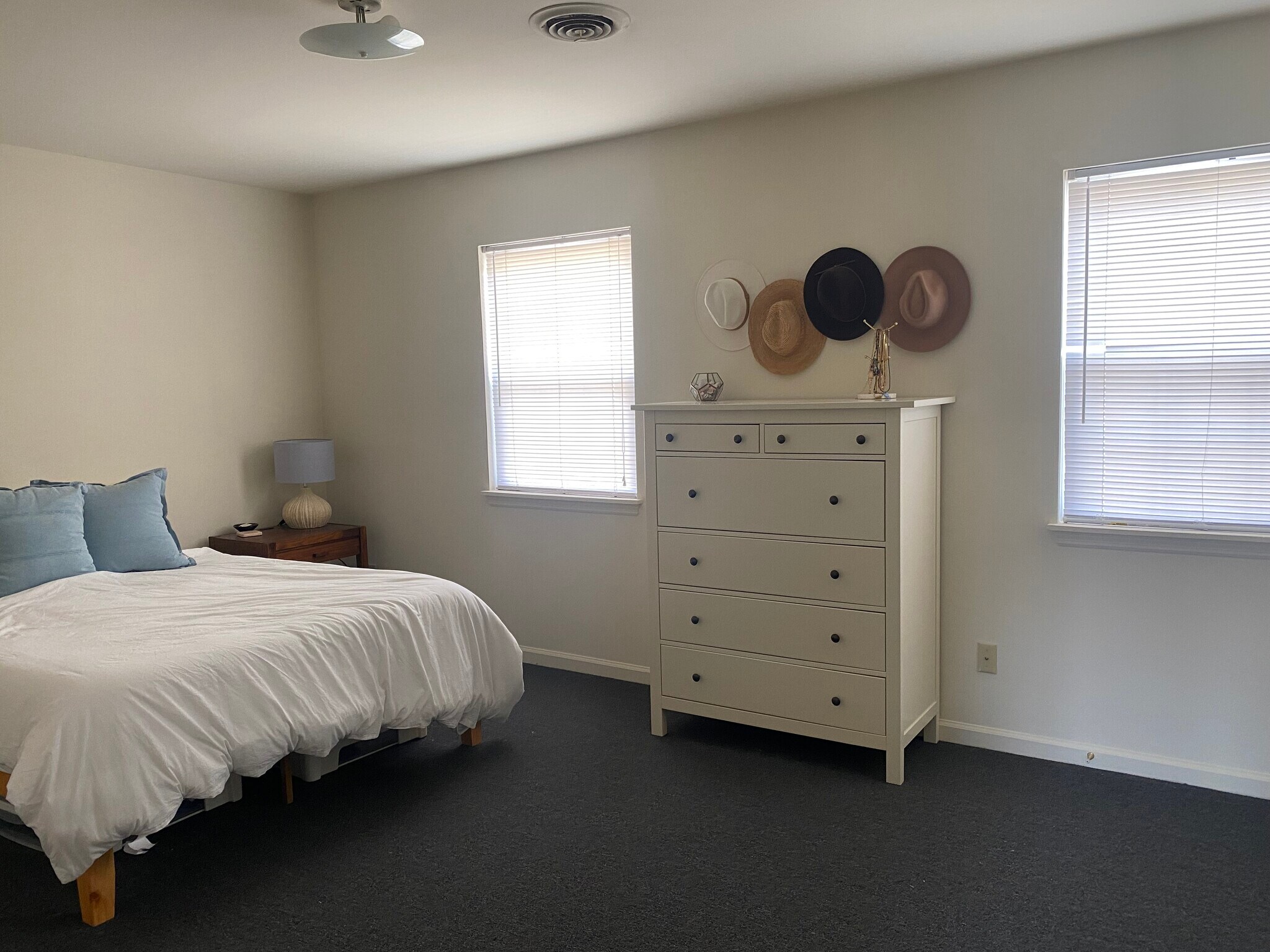 Building Photo - 1102A Grove St