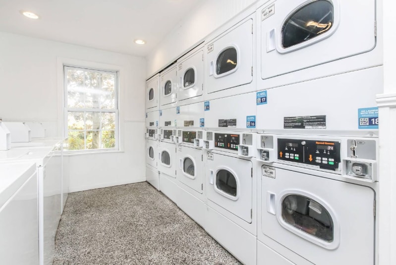 Building Photo - 600 Whispering Hills Dr