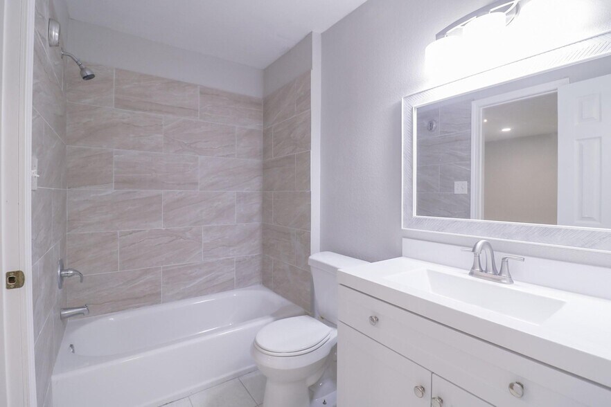 Building Photo - 6150 Ridgeway Dr