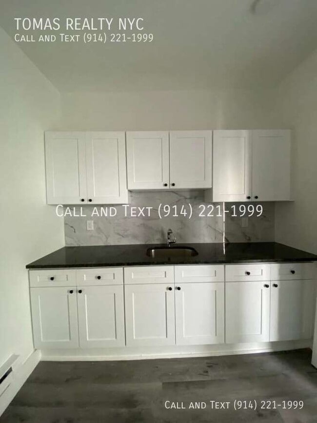 Building Photo - 25 Riverview Pl