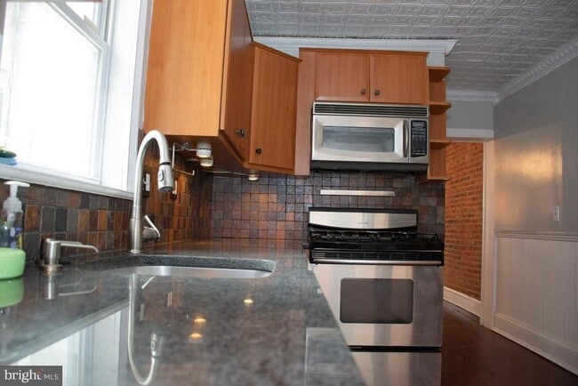 Building Photo - 8 E Henrietta St