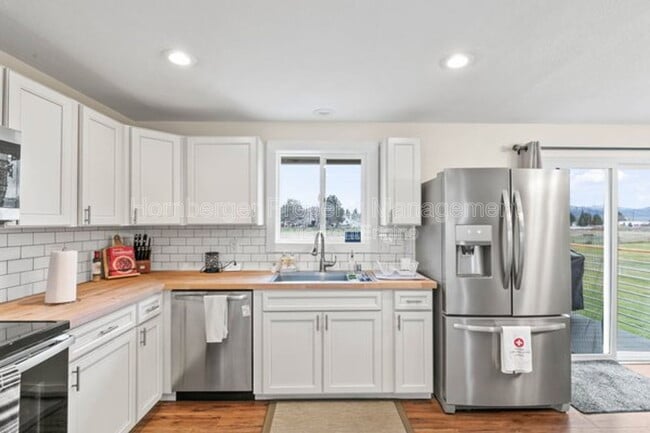 Building Photo - 4510 N Sommer St