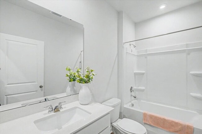 Building Photo - 4 Bed/3 Bath in Heartwood!
