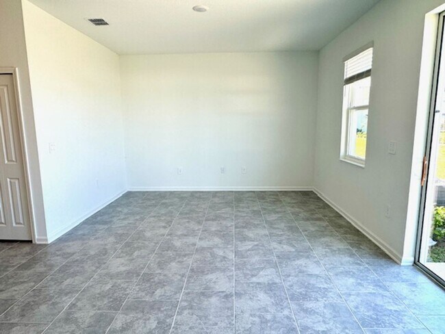 Building Photo - 2776 Pierr St