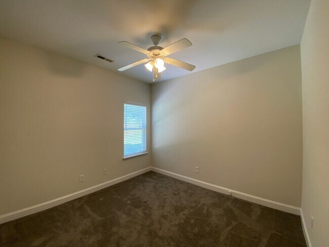 Building Photo - 115 N Field Dr