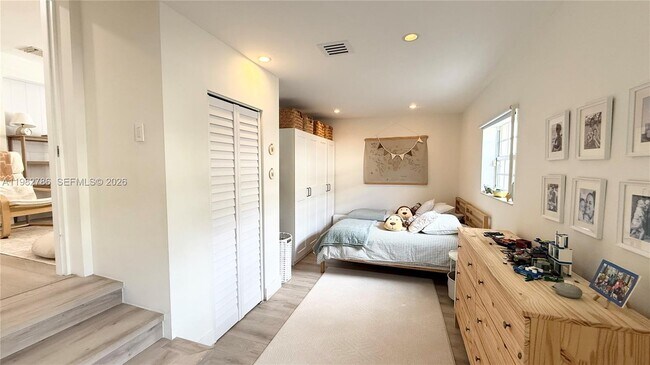 Building Photo - 5785 SW 54th Terrace