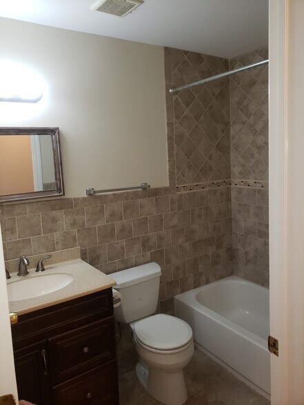 Building Photo - 9 Cottage Plz