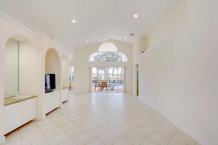 Building Photo - 6646 Oakmont Way