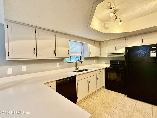 Building Photo - 4949 Azure St