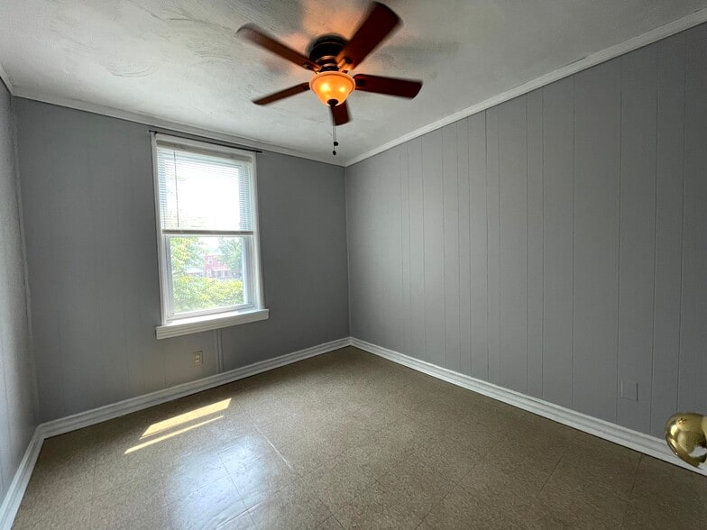 Building Photo - 5753 N Beechwood St