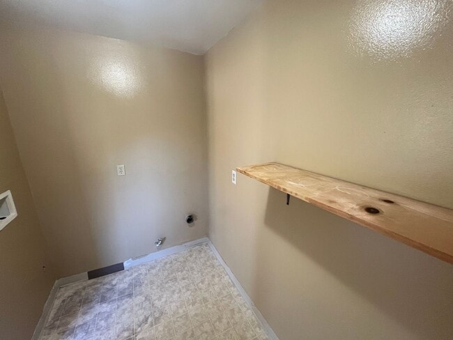 Building Photo - 3943 Constellation Rd