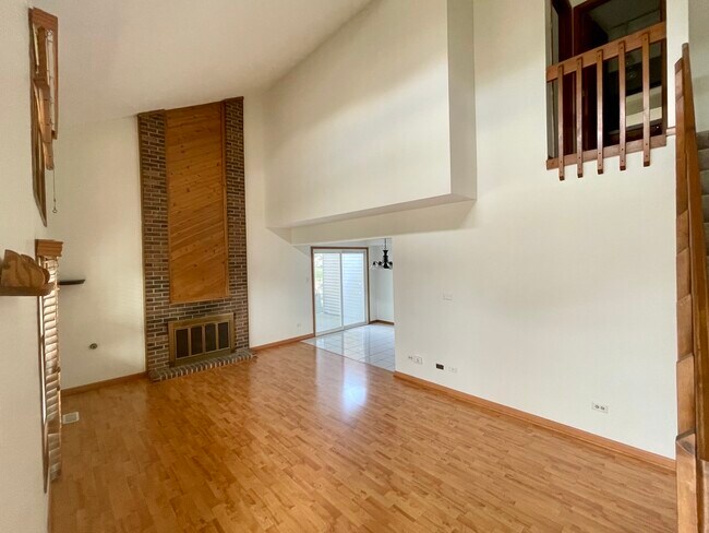 Building Photo - 9301 Waterford Ln