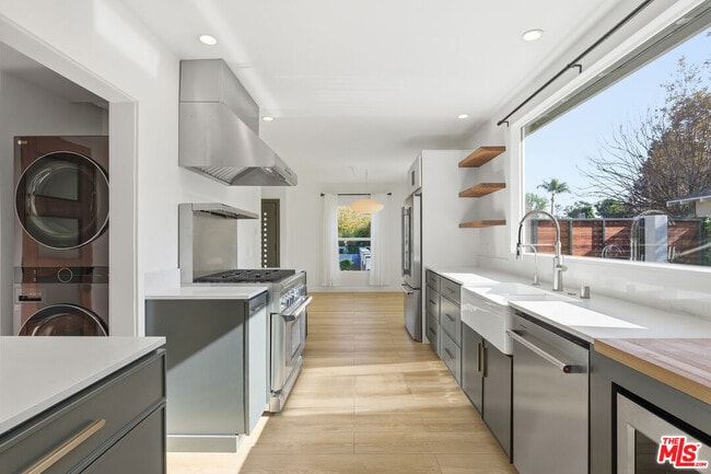 Building Photo - 4837 Gentry Ave