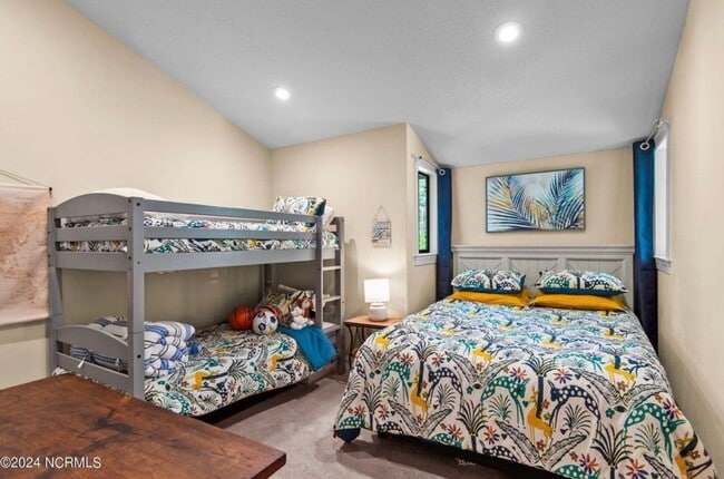 Building Photo - Exquisite One Level Townhome Quarterdeck Townes 2x2 Riverbend