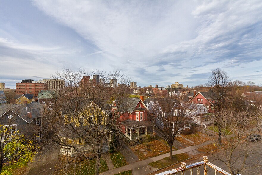 Building Photo - 250 Meigs St