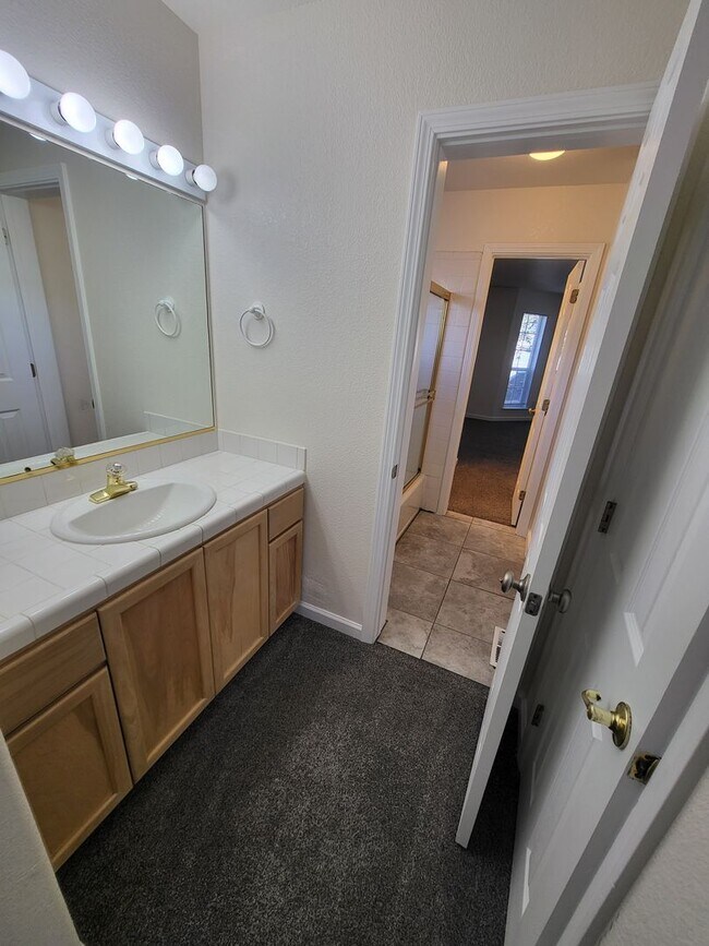 Building Photo - 2121 Courtside Dr- Spacious House now available in the Silver Oak Community!