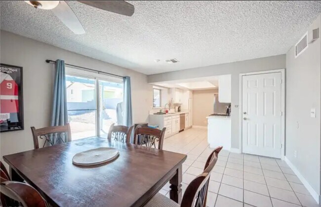 Building Photo - 3095 S Quantana Way