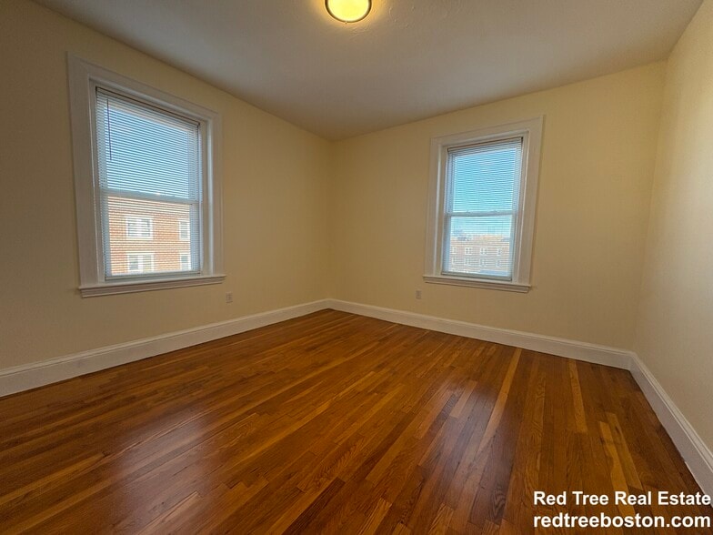 Building Photo - 73 Thatcher St