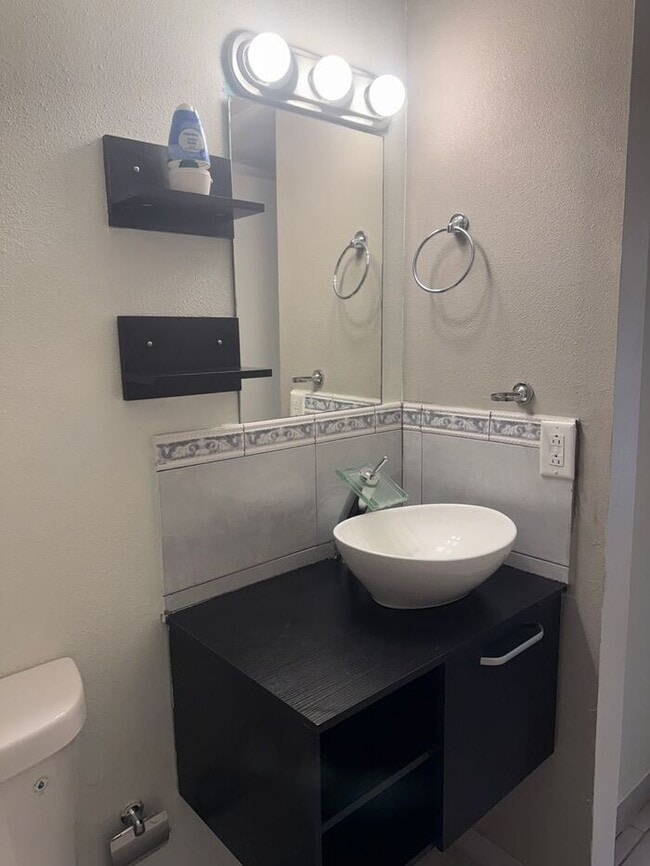 Building Photo - Fantastic 3/3 Townhome in Windsor Pines, Kissimmee