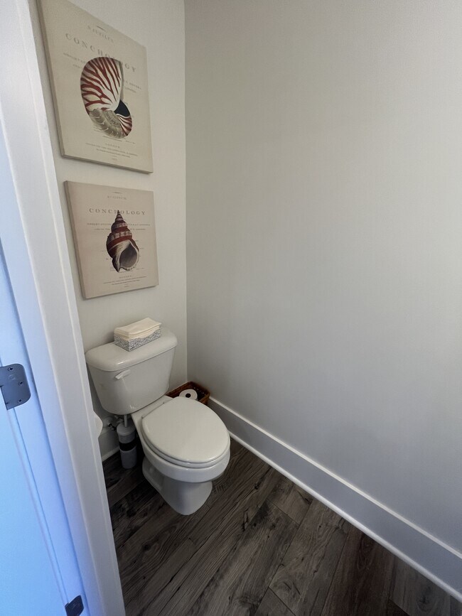 Building Photo - 16 Old Stoney Ln