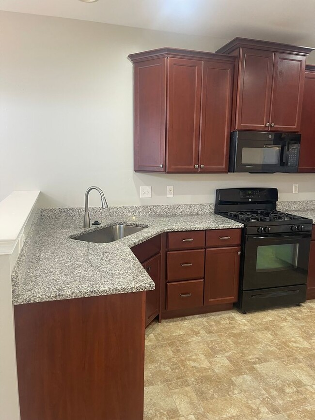 Building Photo - 3 bedroom 2 1/2 bath Townhouse in Bayberry