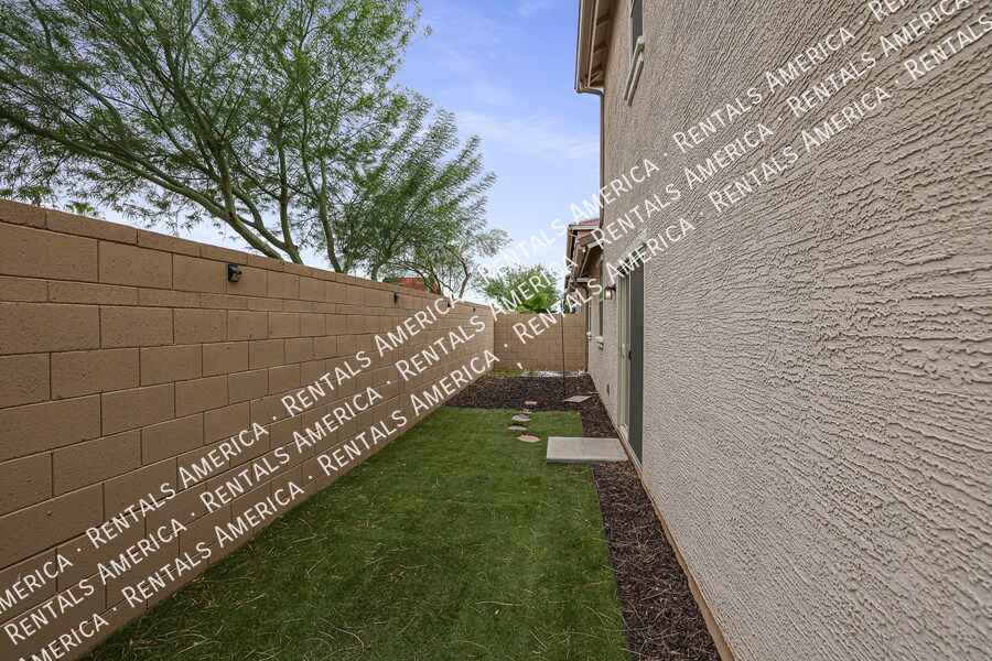 Building Photo - 2810 N 73rd Dr