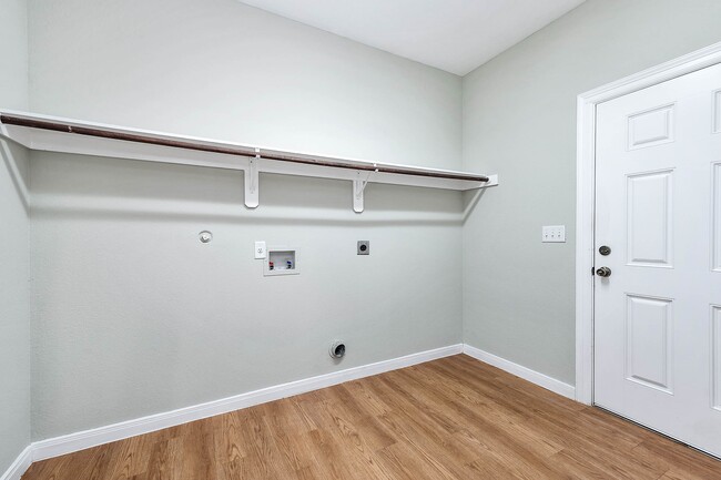 Building Photo - 1530 1st Ave N